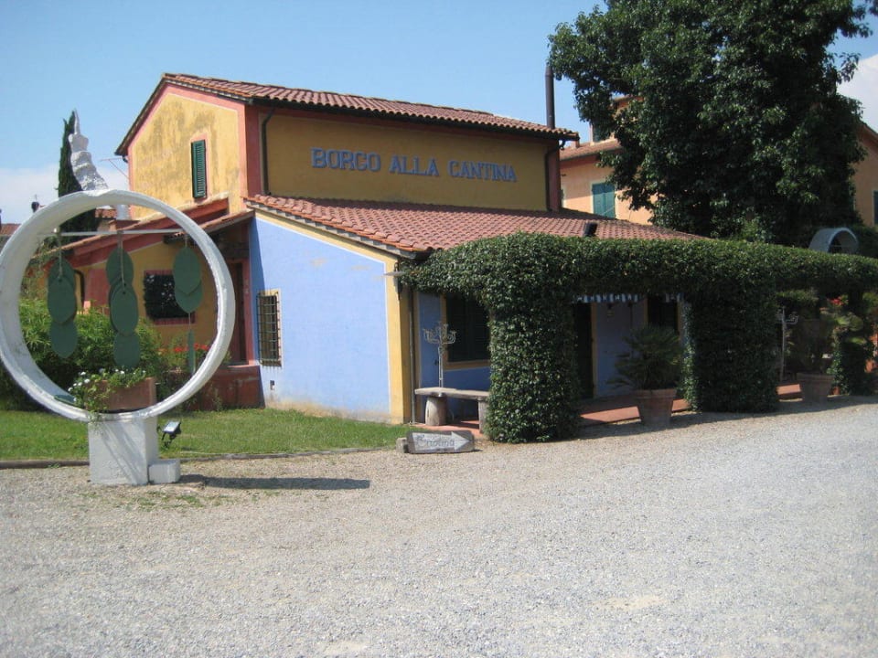 Vom Parkplatz aus Hotel Fattoria Santa Lucia