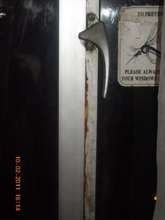 Verriegelte Fenster The Tawana Bangkok