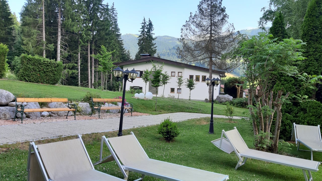 Gartenanlage Garni Hotel - Das Alpin Kaiserzeit