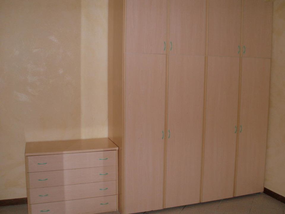 Großer Kasten im Zimmer Casa Vacanze Azimut