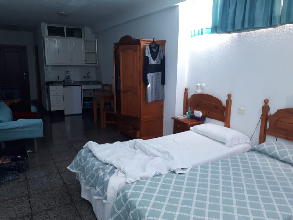 Zimmer Corona Roja
