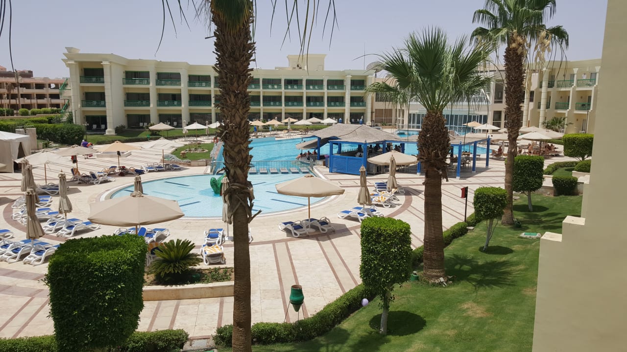 Pool Swiss Inn Resort Hurghada