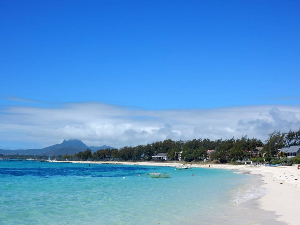 Strand vor dem Hotel Friday Attitude