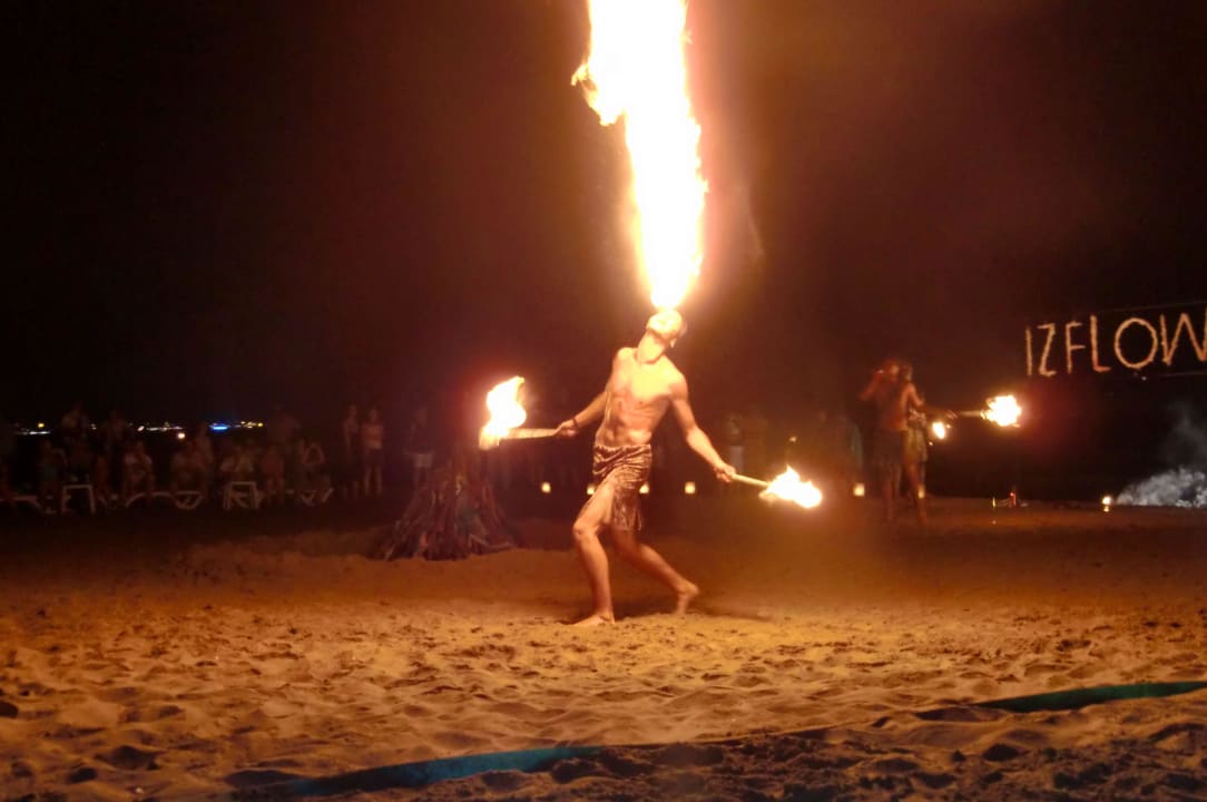 Feuershow Iz Flower Side Beach Hotel