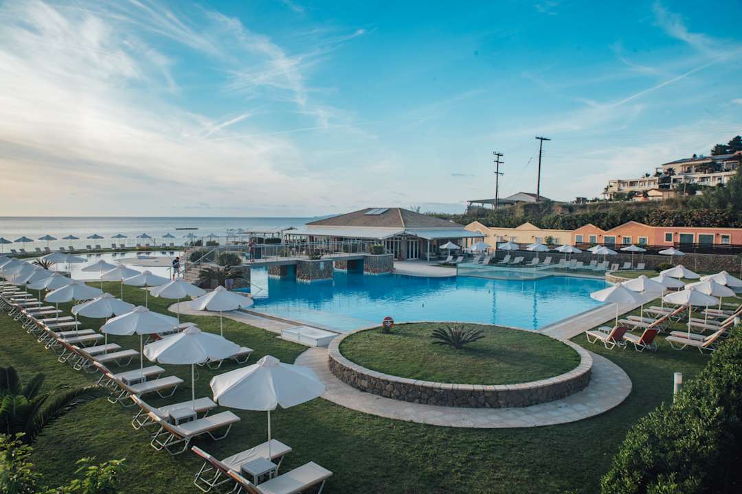 Pool Athina Agios Stefanos