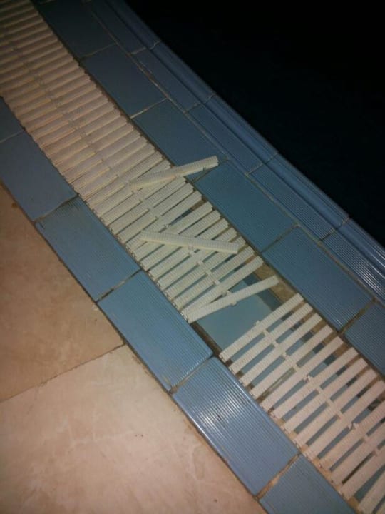 Gefahr für kleine Kinder, da Einbruchgefahr Cleopatra Luxury Resort Makadi Bay