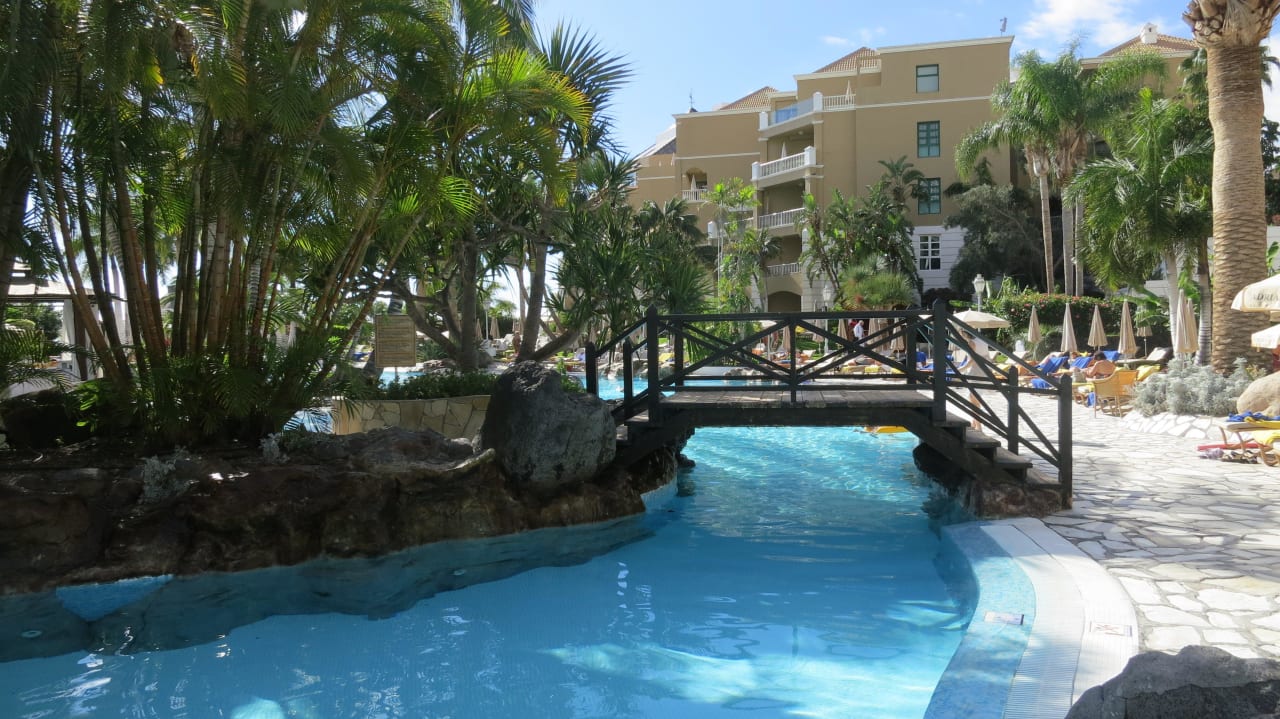 Teilansicht von der Poolanlage Adrián Hoteles Jardines de Nivaria