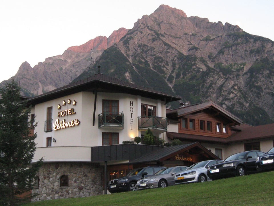 Sicht auf die Eingangsseite Hotel Leitner