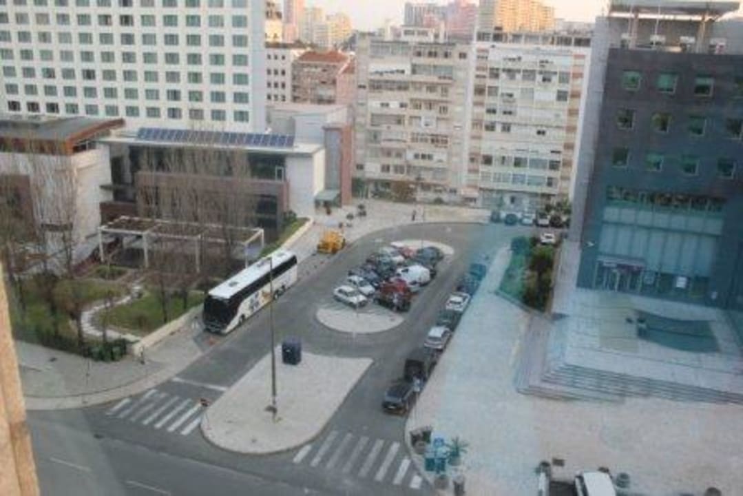 Der Ausblick vom Zimmer zur Straße Hotel Mercure Lisboa