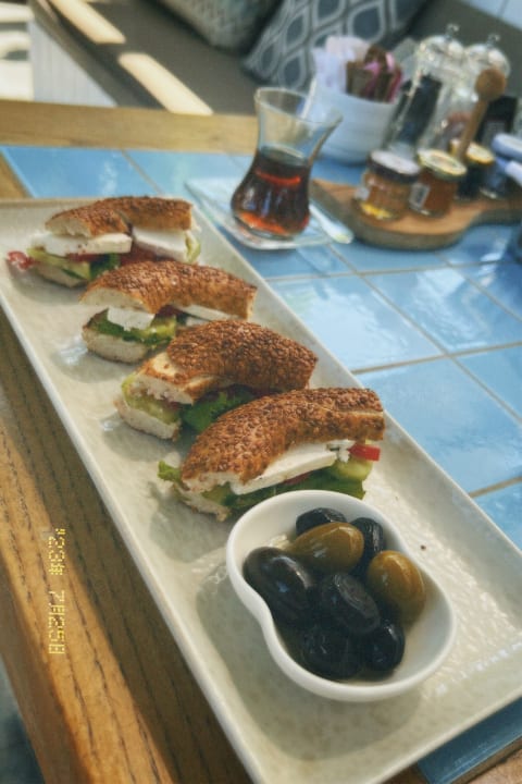 Gastro Acanthus Cennet Barut Collection