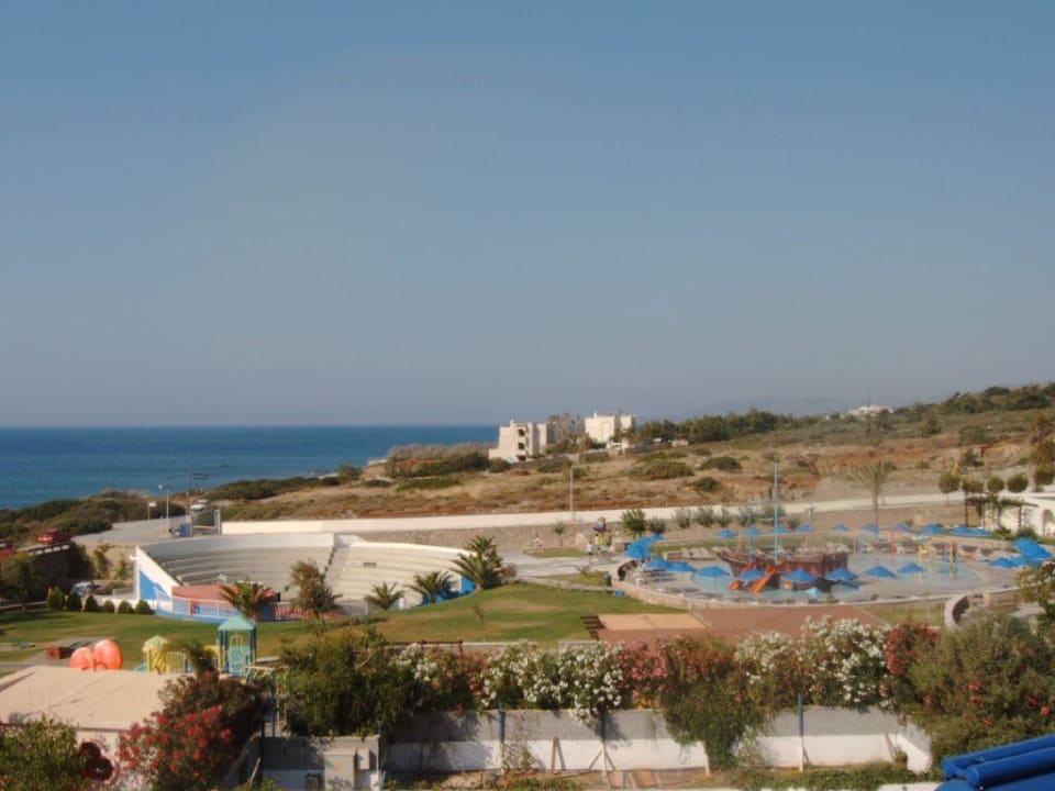 Blick aus 2111 über die Nachbar-Anlage Lindos Imperial Resort & Spa