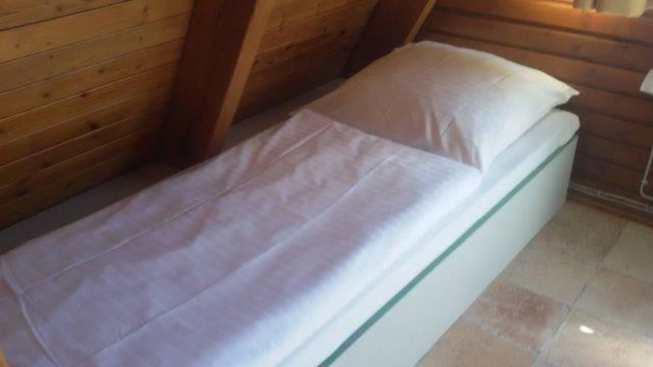 2. Einzelbett sehr schmal  Ferienhauspark Asgard in Damp