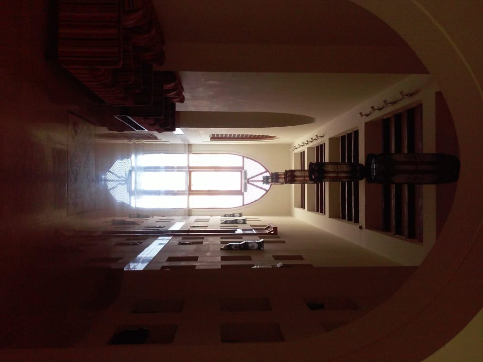 Chodba vedúca k bazenom Hilton Marsa Alam Nubian Resort