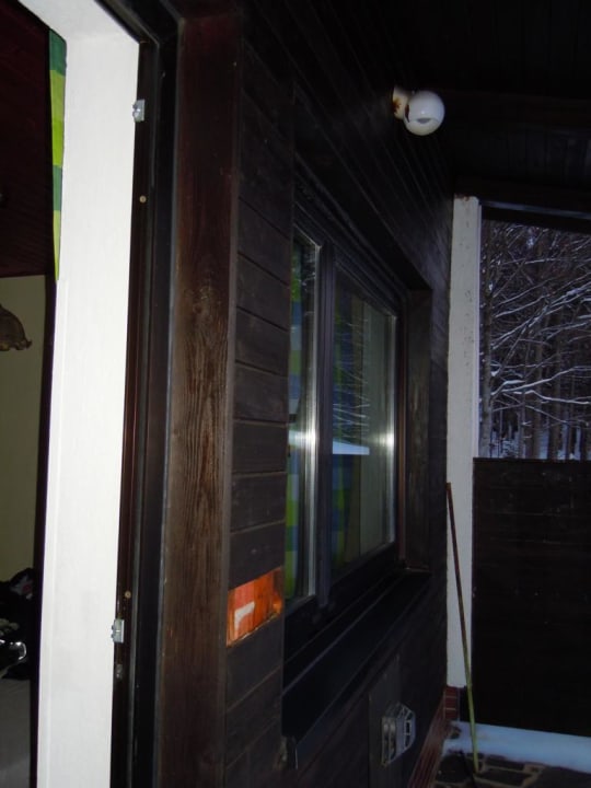 Verkleidung und Lampe im Außenbereich Sonnenwald Hotel