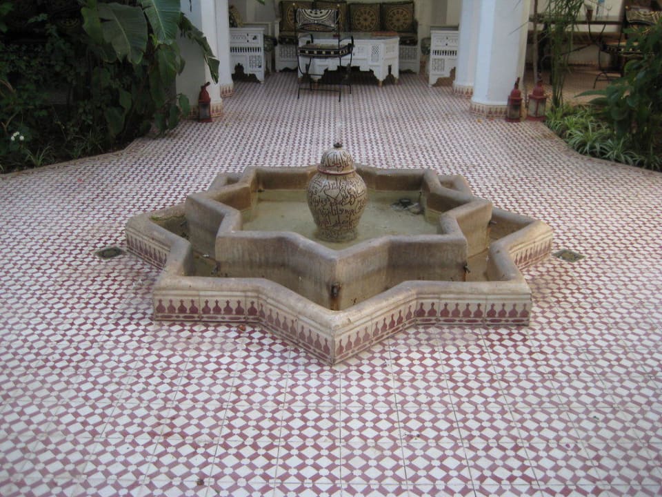 Brunnen im innenhof Hotel Riad Ifoulki