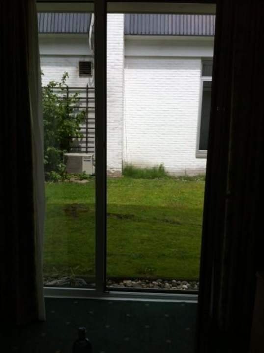 Ausblick auf den Hof Leonardo Hotel Düsseldorf Airport - Ratingen