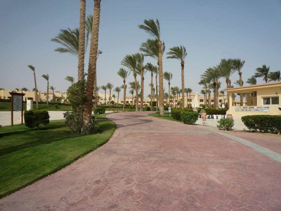 Die Wege ohne Schatten Cleopatra Luxury Resort Makadi Bay