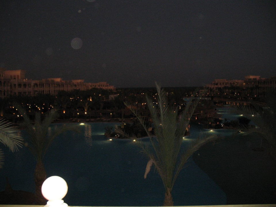 Территория ночью Pickalbatros Palace Resort