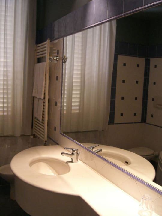 Badezimmer Grand Hotel Nizza et Suisse