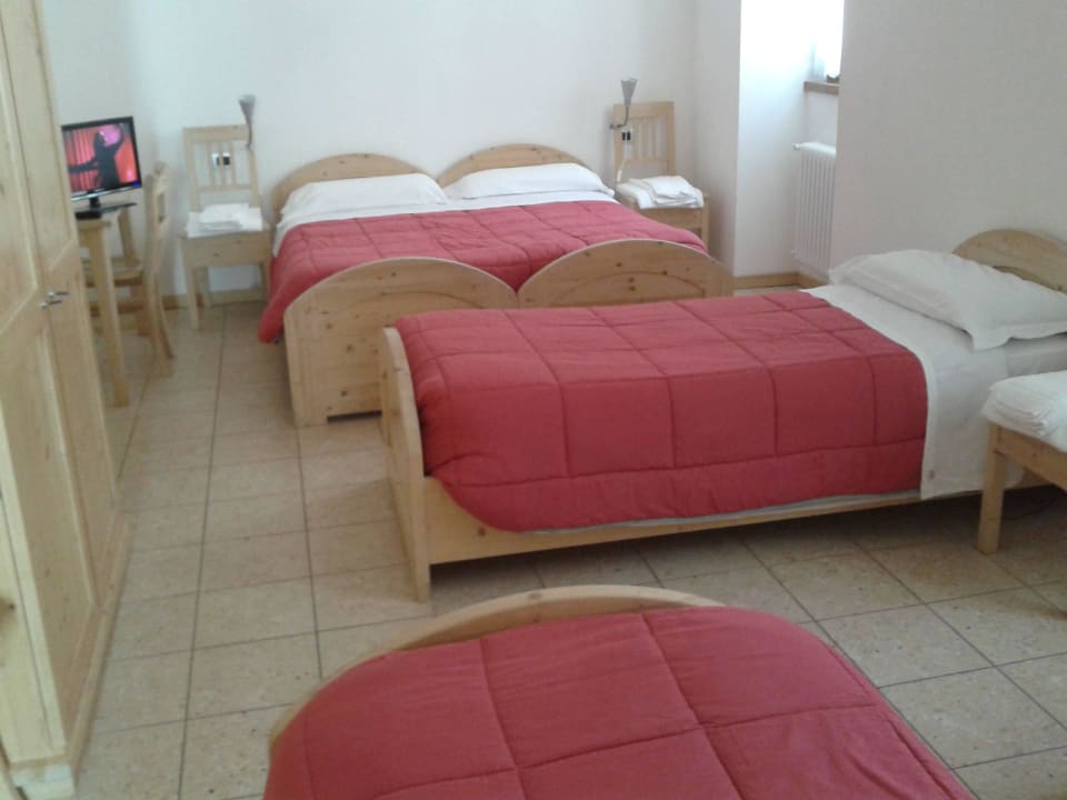 Camera per famiglie a 5 letti o matrimoniale + 3 Taxus Hostel