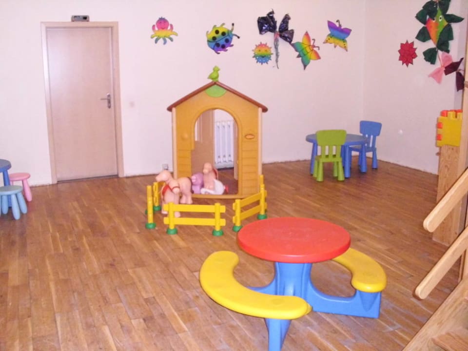 Spielzimmer ohne Fenster AHORN Berghotel Friedrichroda