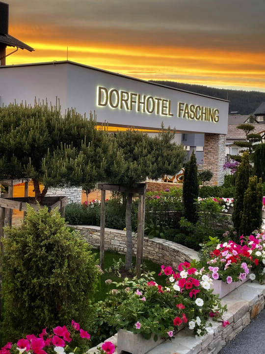 Außenansicht Dorfhotel Fasching
