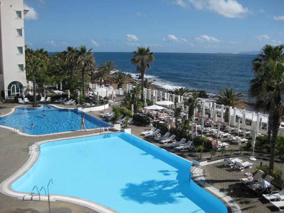Blick vom Balkon mit seitlichem Meerblick Hotel Riu Madeira