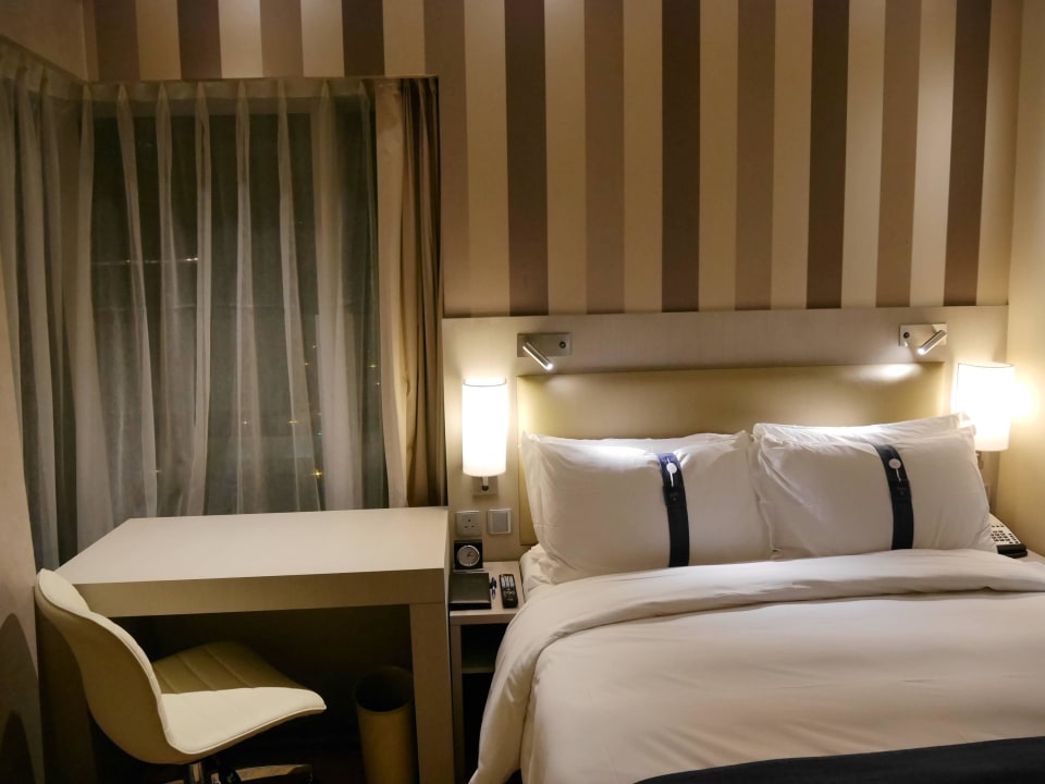 Corner Hotel Holiday Inn Express Hong Kong Mongkok