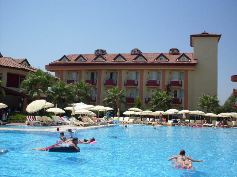 Pool mit Blick auf Block A Hotel Orfeus Park