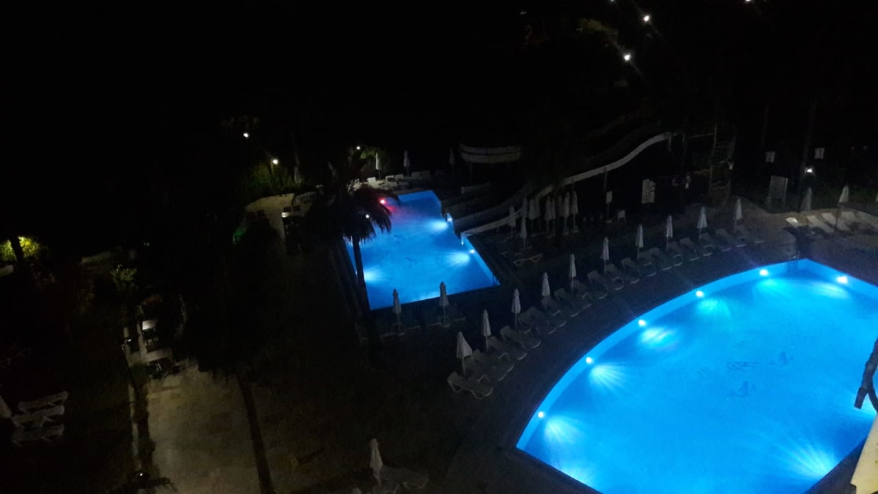 Pool Royal Atlantis Beach Hotel