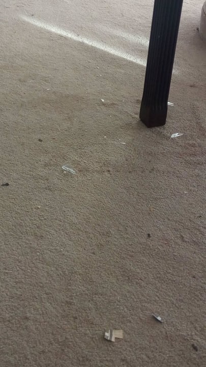 Zerbrochenes Glas vom Vorabend Hotel Neptunia Skanes