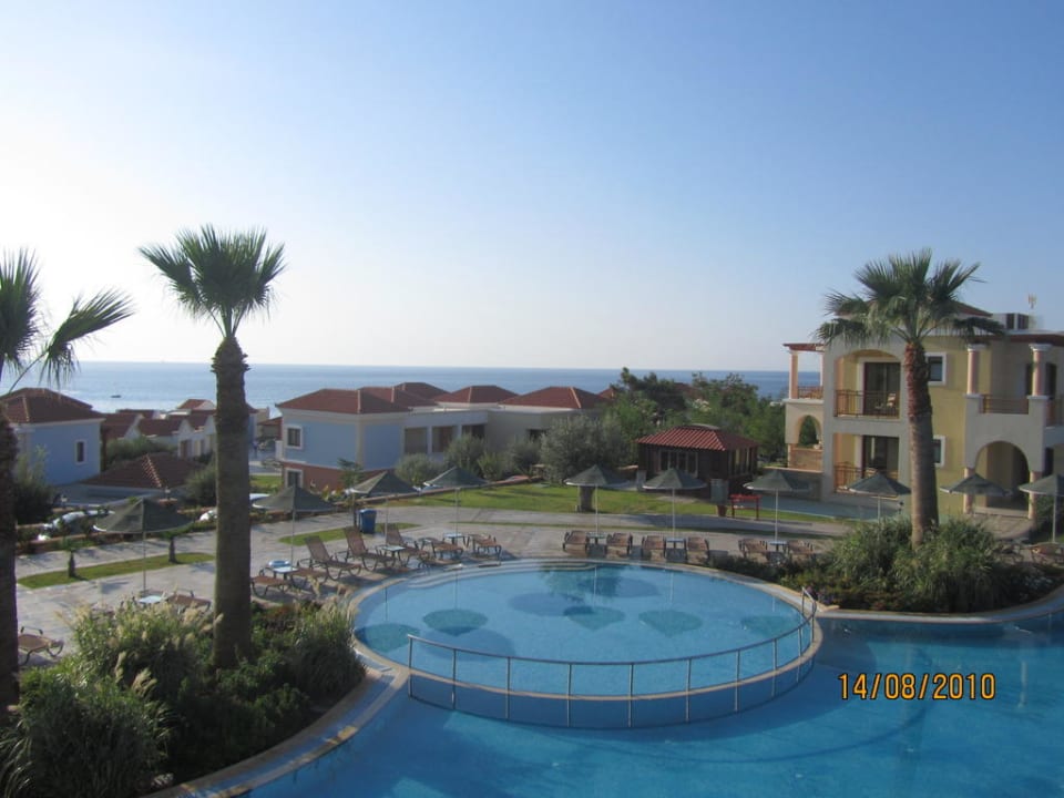 Бассейн, вид с ресторана Lindos Imperial Resort & Spa