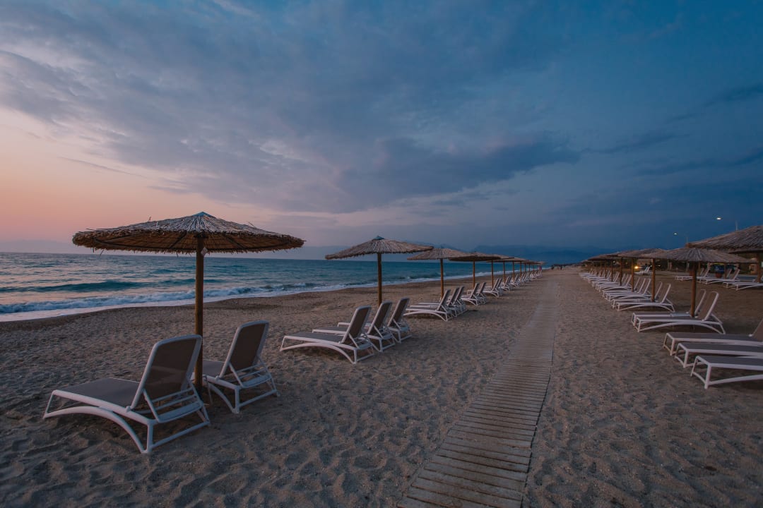 Strand Almyros Beach Resort & Spa