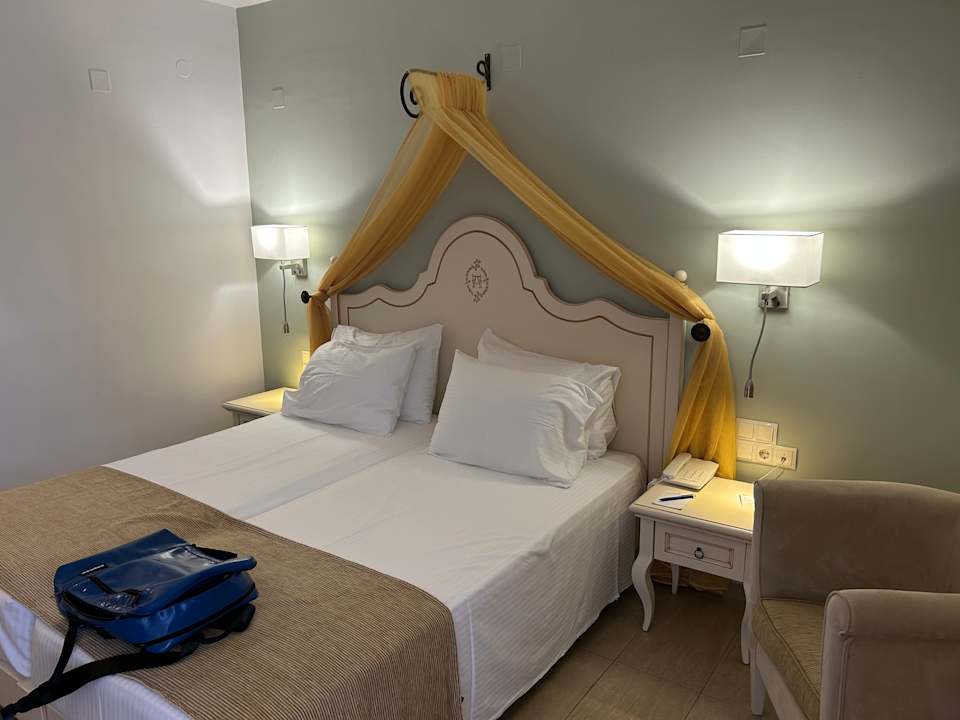 Zimmer Alexander Beach Hotel & Village Resort