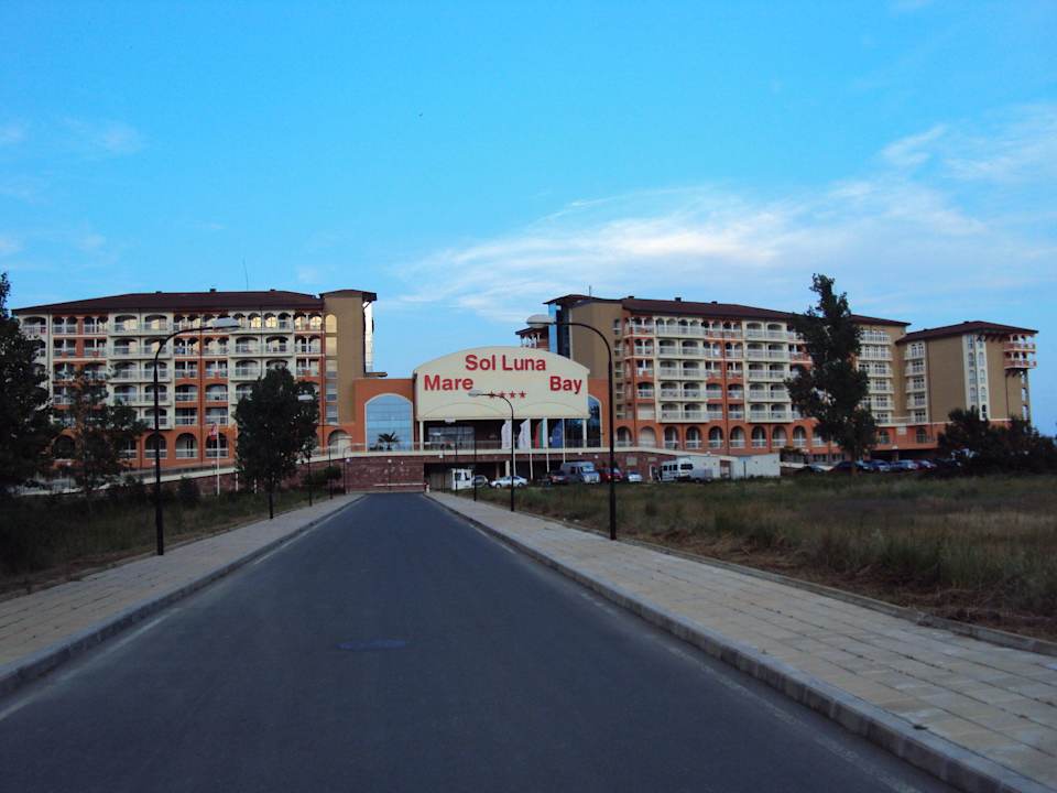 Weg zur Hauptstrasse Sol Luna Bay