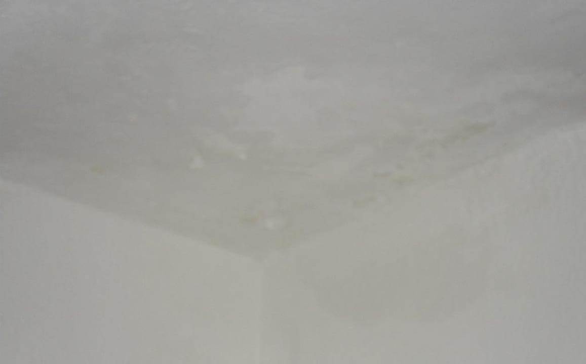 Der Putz fällt von der Zimmerdecke SBH Hotel Taro Beach