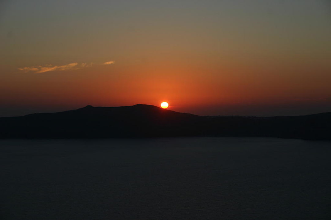 Sonnenuntergang über der Thirassia Hotel Agali Houses