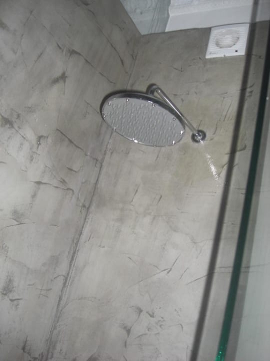 Dusche im Miss Sophie's Miss Sophie's Hostel