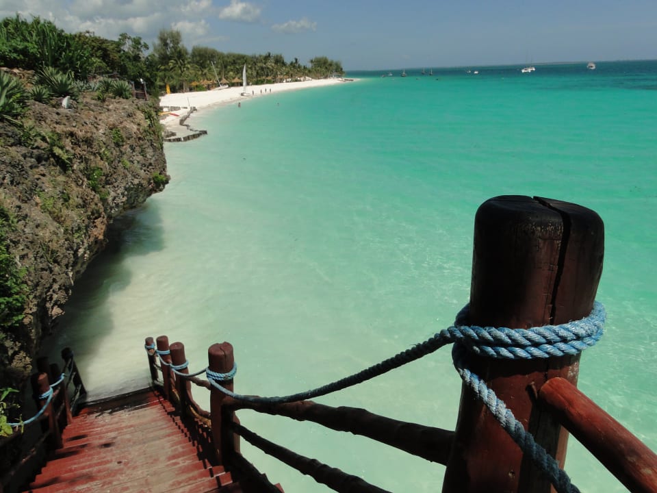 Strandzugang bei Flut Hotel Riu Palace Zanzibar