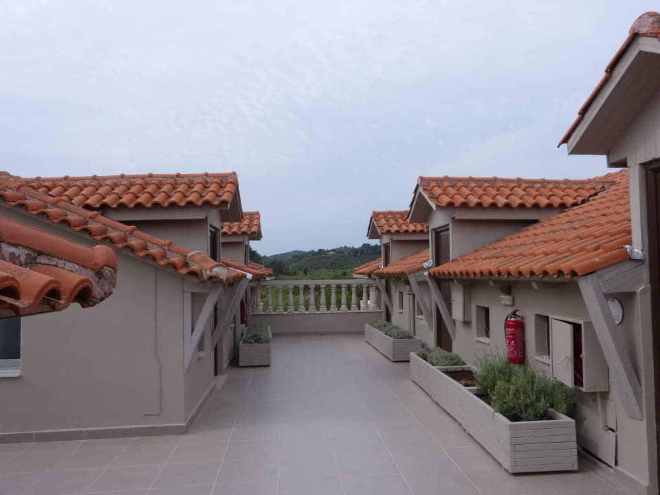 Weg zu den Zimmern im Hauptgebäude 3. Stock The Bay Hotel & Suites