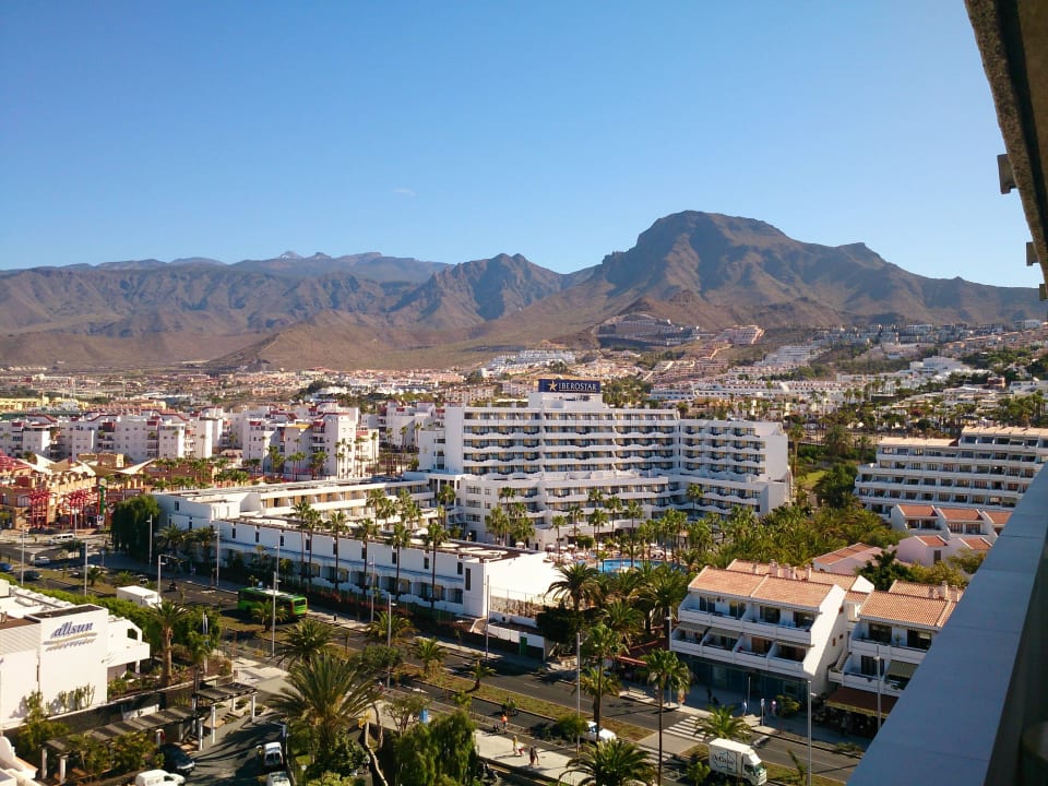 Ausblick auf den Teide vom Zimmer aus Iberostar Waves Bouganville Playa