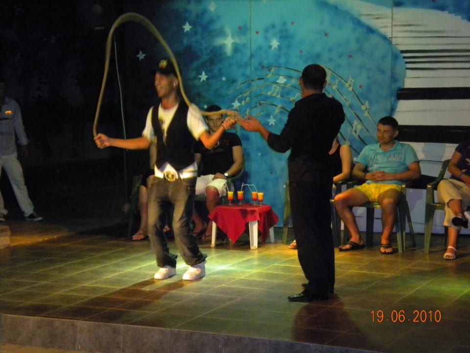 Allabendliches Animationsprogramm Aska Hotel Just in Beach