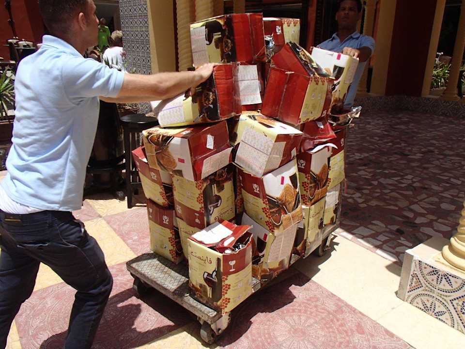 Rotwein on the way........ Pickalbatros Alf Leila Wa Leila Resort - Neverland Hurghada