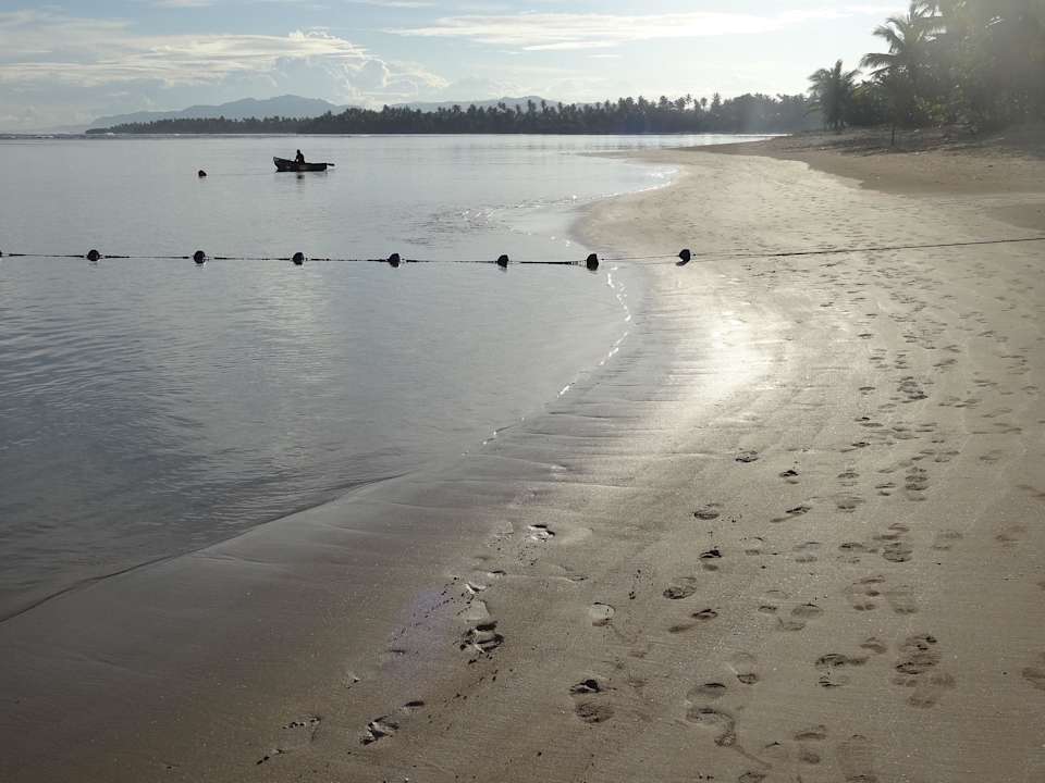 Strand am Morgen Blick nach rechts Bahia Principe Grand El Portillo