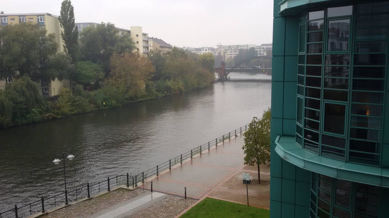 Aus dem Fenster AMERON Berlin ABION Spreebogen Waterside