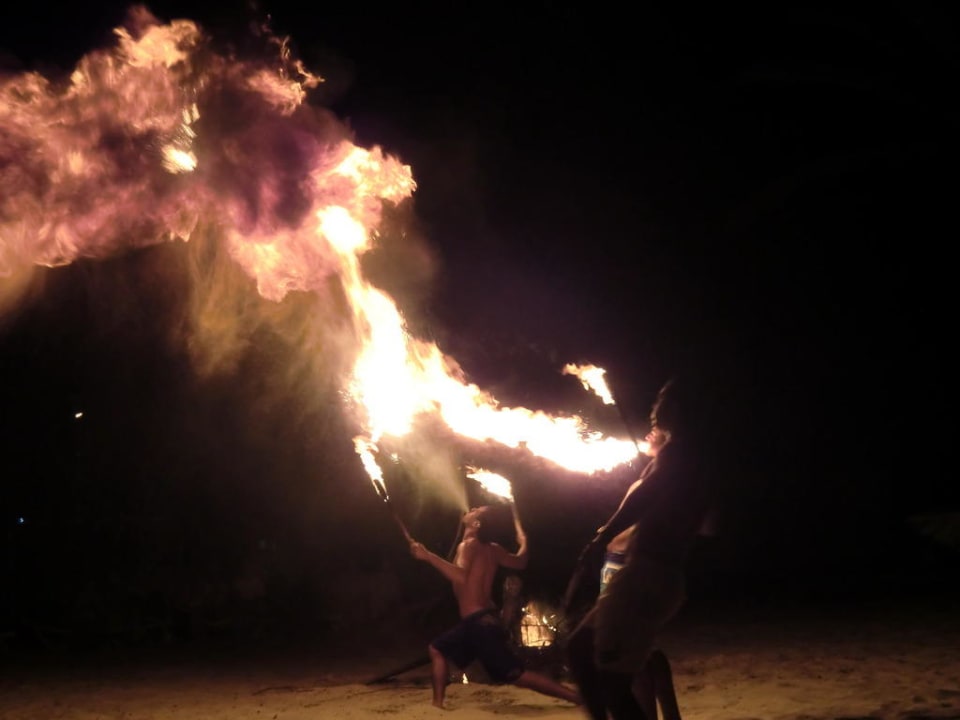 Animateure als Feuerspucker Sentido Phenicia