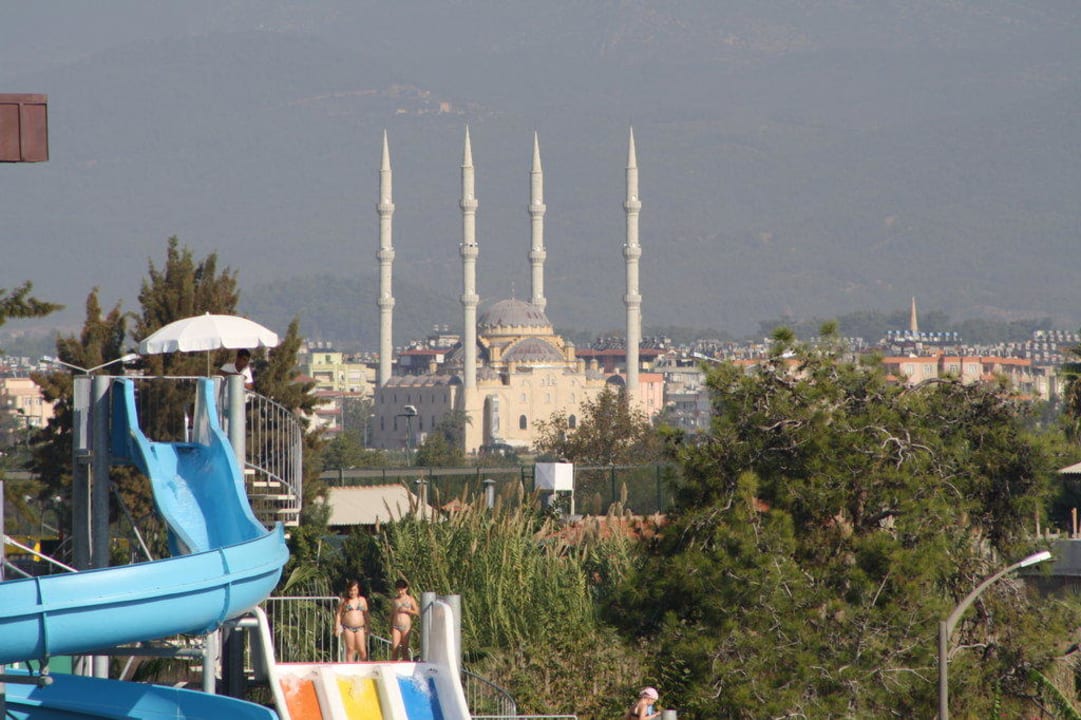 Blick über den Pool Marvida Family Eco