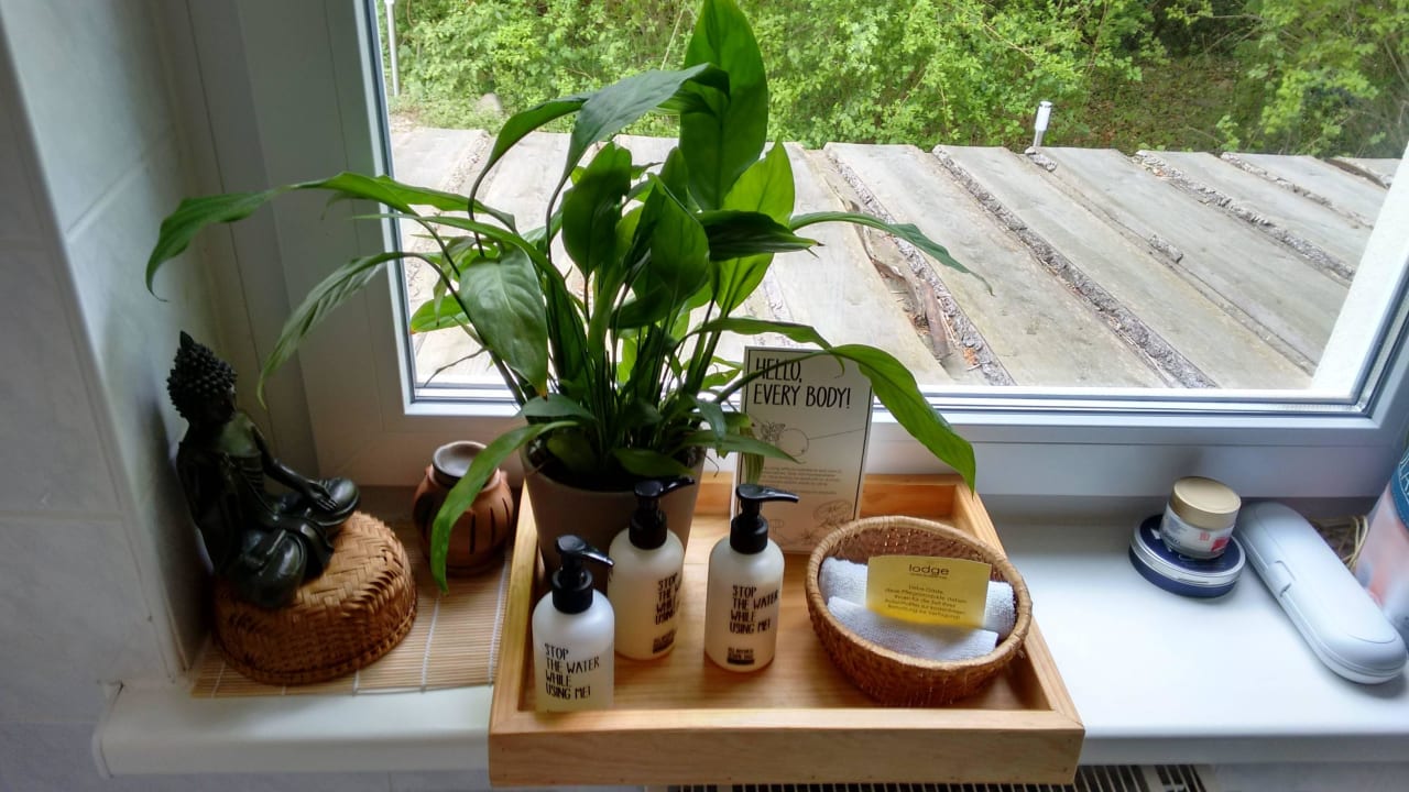 Blick aus dem Badfenster zur Toreinfahrt Lodge Seaside Boutique Hotel