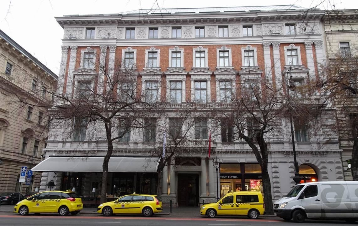 Street view Hotel Moments Budapest