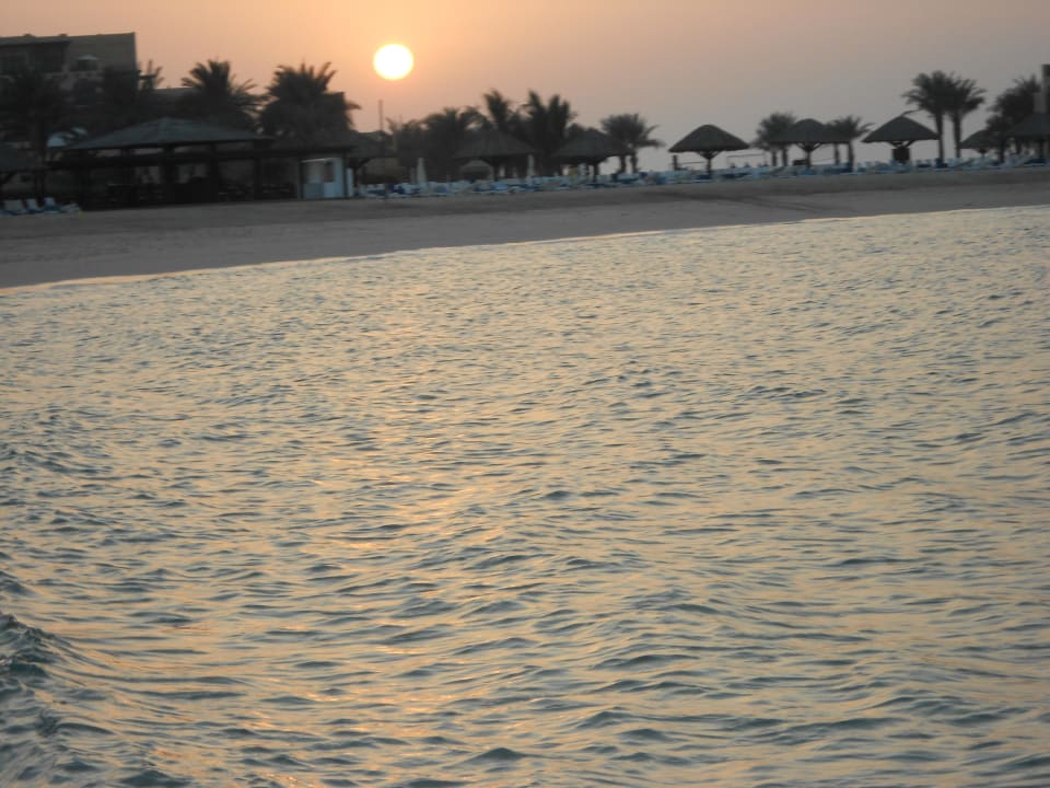 Strand bei Sonnenuntergang Rixos Al Mairid Ras Al Khaimah